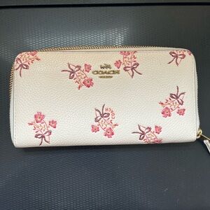 Coach Bow Cream and Pink Floral Women's Wallet. Limited Edition